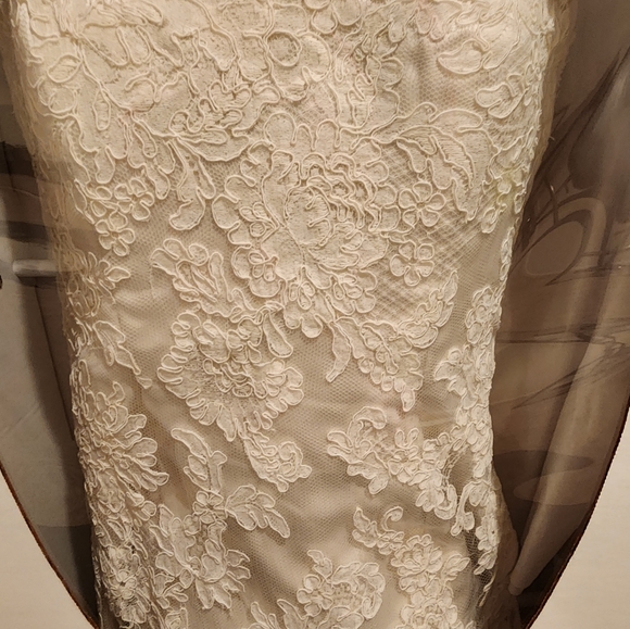 Jim Hjelm Couture Wedding dress - Picture 4 of 10